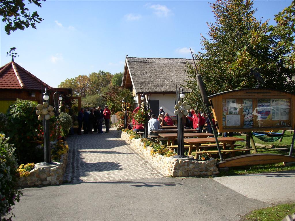 2010-10-10 Herbstausfahrt zum Harter Teichschenke und Automuseum Kröpfl